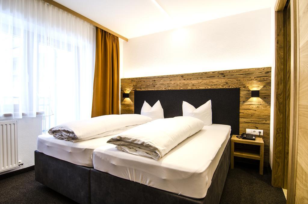 Hotel Garni Persutt イシュグル エクステリア 写真