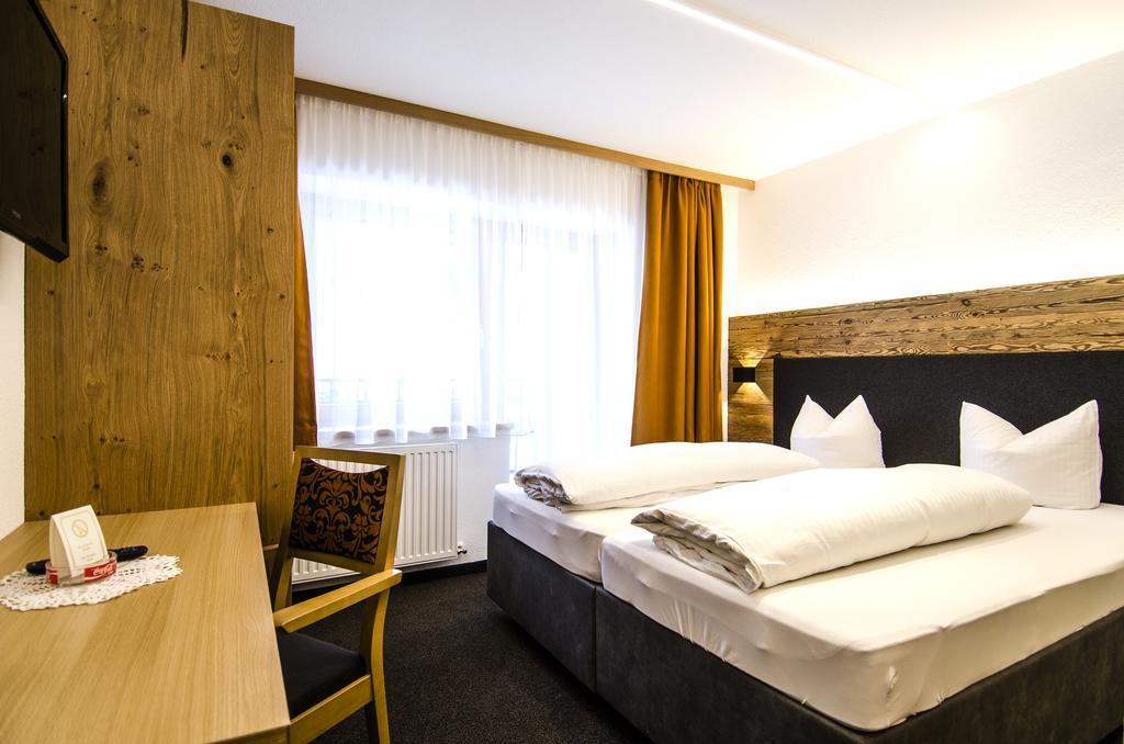 Hotel Garni Persutt イシュグル エクステリア 写真