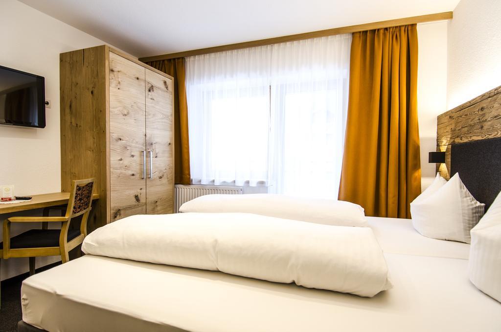 Hotel Garni Persutt イシュグル エクステリア 写真