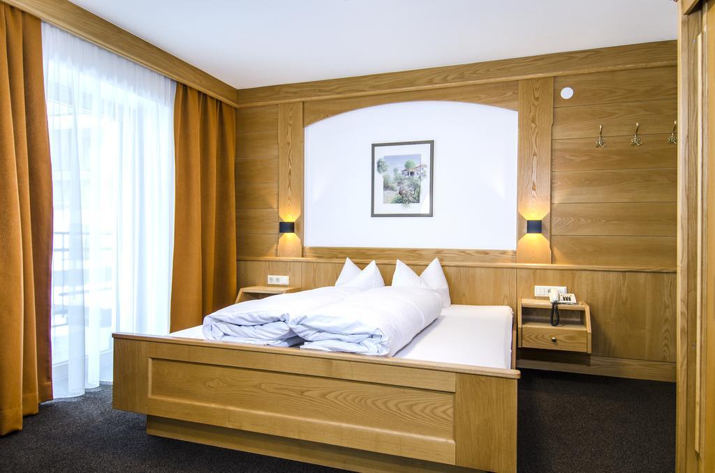 Hotel Garni Persutt イシュグル エクステリア 写真