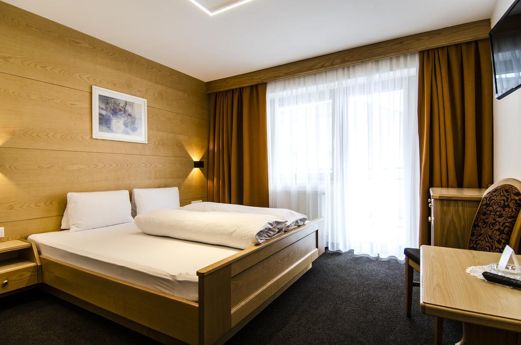 Hotel Garni Persutt イシュグル エクステリア 写真