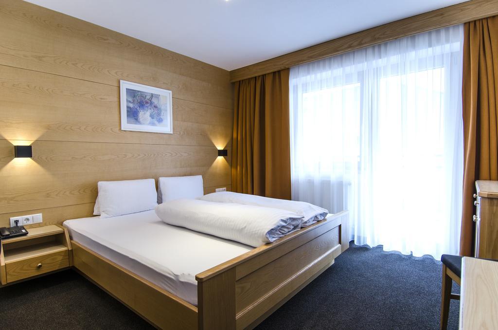 Hotel Garni Persutt イシュグル エクステリア 写真